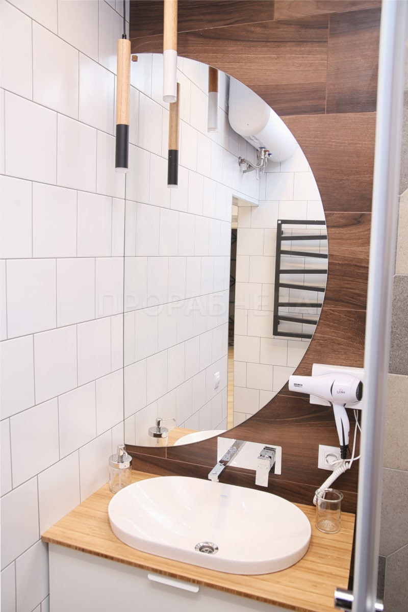 Для установки мебели в ванной комнате нужна идеальная геометрия стен