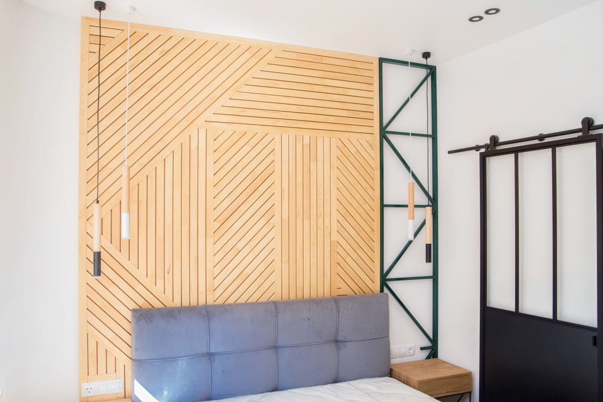Обшивка стен деревом может стать оригинальным эко-акцентом в интерьере квартиры