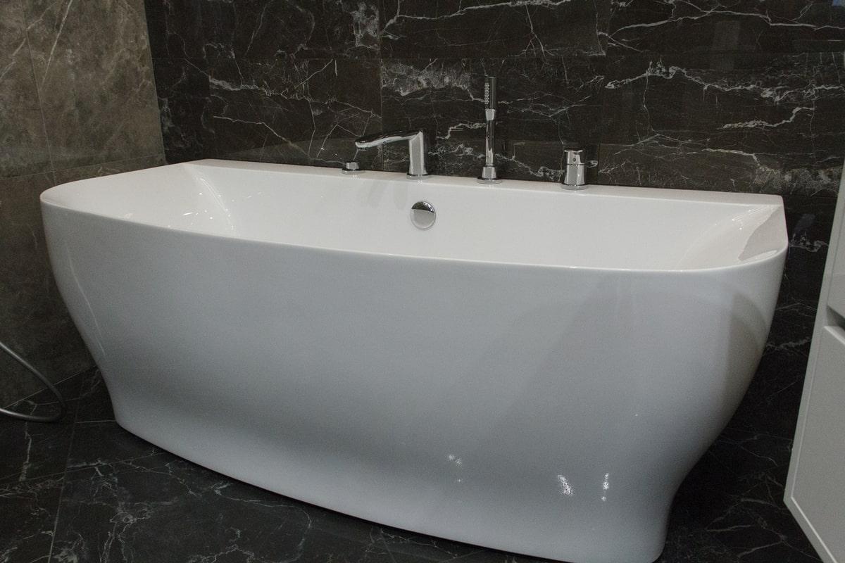 Фото ремонта совмещенного санузла с ванной и душевой 7 м2